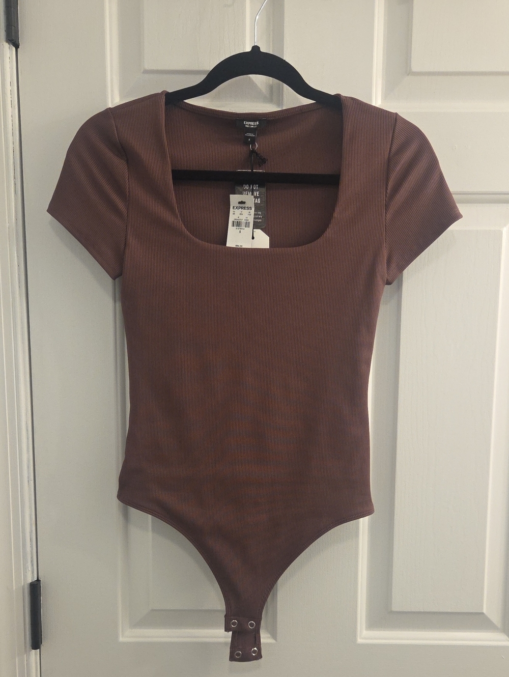 Express Short Sleeve Square-Neck Ribbed Bodysuit in Plum Brown